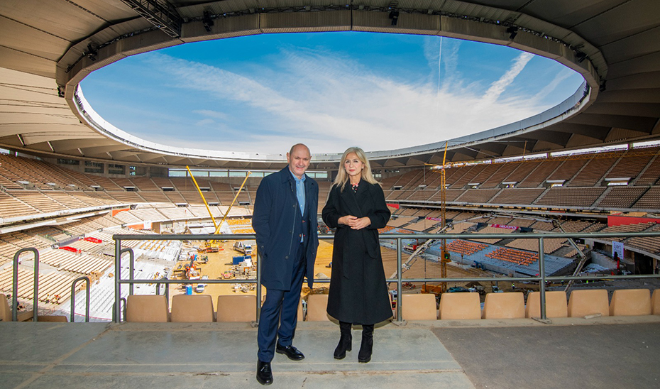 
			      La consejera de Cultura, Patricia del Pozo, y el presidente de la Federación Española de Fútbol, Rafael Louzán, durante su visita a las obras del...
			  